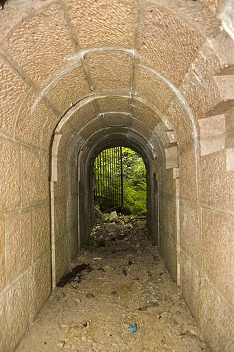 Chambres de mine sud-ouest : galerie, vue depuis le fond. © Yves Sancey / Région Bourgogne-Franche-Comté, Inventaire du patrimoine - 2007