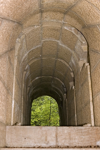 Chambres de mine centrale : galerie supérieure, vue depuis l'escalier. © Yves Sancey / Région Bourgogne-Franche-Comté, Inventaire du patrimoine - 2007