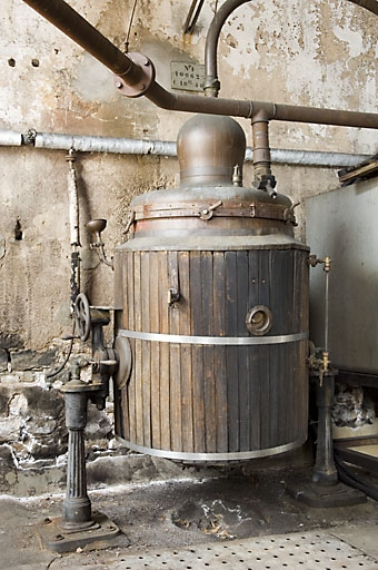 Ancien atelier de distillation. Détail d'un alambic Egrot-Grangé. © Jérôme Mongreville / Région Bourgogne-Franche-Comté, Inventaire du patrimoine - 2007