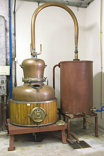 Atelier de distillation. Alambic Rump. © Jérôme Mongreville / Région Bourgogne-Franche-Comté, Inventaire du patrimoine - 2007