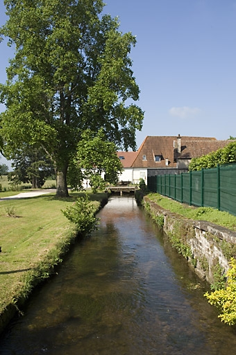 Bief d'amenée. © Jérôme Mongreville / Région Bourgogne-Franche-Comté, Inventaire du patrimoine - 2007