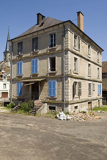 Logement patronal vu de trois quarts arrière. © Jérôme Mongreville / Région Bourgogne-Franche-Comté, Inventaire du patrimoine - 2007