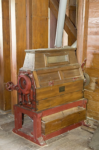 Premier étage. Désaileur L. Cesbron. © Jérôme Mongreville / Région Bourgogne-Franche-Comté, Inventaire du patrimoine - 2007