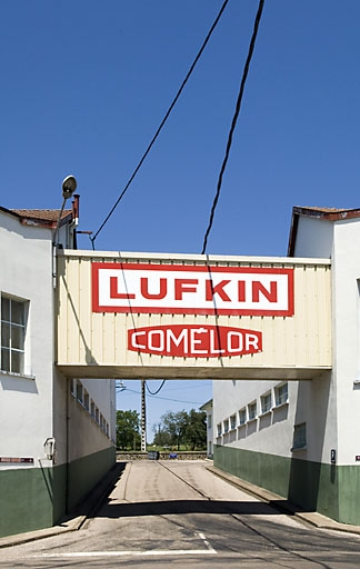 Passerelle de communication entre les ateliers ouest et est. © Jérôme Mongreville / Région Bourgogne-Franche-Comté, Inventaire du patrimoine - 2007