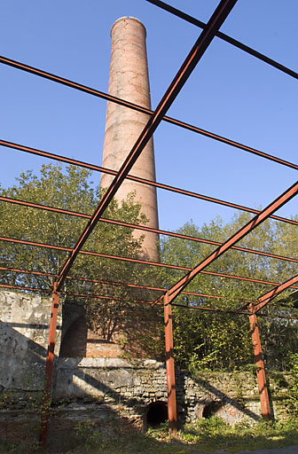 La cheminée vue depuis la salle des chaudières. © Jérôme Mongreville / Région Bourgogne-Franche-Comté, Inventaire du patrimoine - 2007 La cheminée vue depuis la salle des chaudières. © Jérôme Mongreville / Région Bourgogne-Franche-Comté, Inventaire du patrimoine - 2007