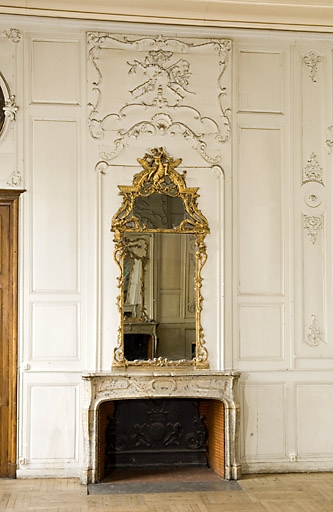 Vue d'ensemble de la cheminée au fond du salon. © Jérôme Mongreville / Région Bourgogne-Franche-Comté, Inventaire du patrimoine - 2008