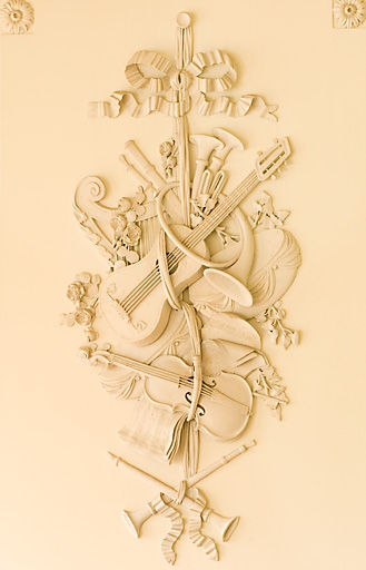 Salon : détail du panneau représentant la musique. © Jérôme Mongreville / Région Bourgogne-Franche-Comté, Inventaire du patrimoine - 2008