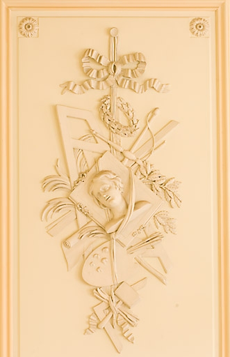 Salon : détail du panneau représentant la peinture. © Jérôme Mongreville / Région Bourgogne-Franche-Comté, Inventaire du patrimoine - 2008