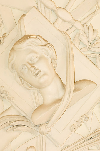 Salon : détail du panneau représentant la peinture, vue rapprochée. © Jérôme Mongreville / Région Bourgogne-Franche-Comté, Inventaire du patrimoine - 2008