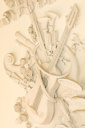 Salon : détail du panneau représentant la musique, vue rapprochée. © Jérôme Mongreville / Région Bourgogne-Franche-Comté, Inventaire du patrimoine - 2008