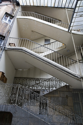 Vue d'ensemble de l'escalier à cage ouverte. © Yves Sancey / Région Bourgogne-Franche-Comté, Inventaire du patrimoine - 2008