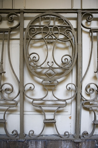 Détail de la ferronnerie de l'escalier à cage ouverte. © Yves Sancey / Région Bourgogne-Franche-Comté, Inventaire du patrimoine - 2008