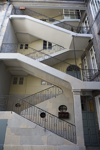 Vue d'ensemble de l'escalier à cage ouverte. © Yves Sancey / Région Bourgogne-Franche-Comté, Inventaire du patrimoine - 2008