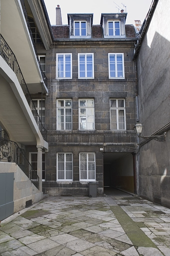 Vue d'ensemble de la façade postérieure du logis principal. © Yves Sancey / Région Bourgogne-Franche-Comté, Inventaire du patrimoine - 2008