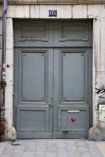Détail du portail d'entrée. © Yves Sancey / Région Bourgogne-Franche-Comté, Inventaire du patrimoine - 2008