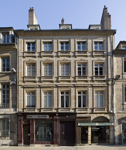 Logis principal, façade sur rue : vue d'ensemble de face. © Yves Sancey / Région Bourgogne-Franche-Comté, Inventaire du patrimoine - 2008