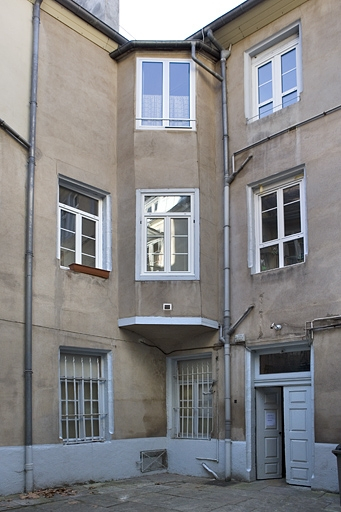 Détail des façades depuis le fond de la première cour. © Yves Sancey / Région Bourgogne-Franche-Comté, Inventaire du patrimoine - 2008