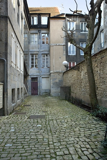 Vue d'ensemble de la façade antérieure du logis secondaire. © Yves Sancey / Région Bourgogne-Franche-Comté, Inventaire du patrimoine - 2008