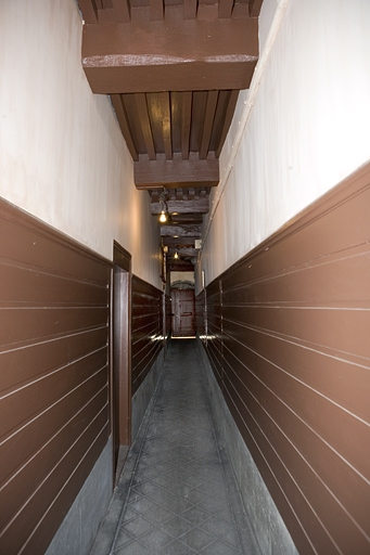 Détail du couloir à gauche du logis principal donnant accès à la première cour. © Yves Sancey / Région Bourgogne-Franche-Comté, Inventaire du patrimoine - 2008