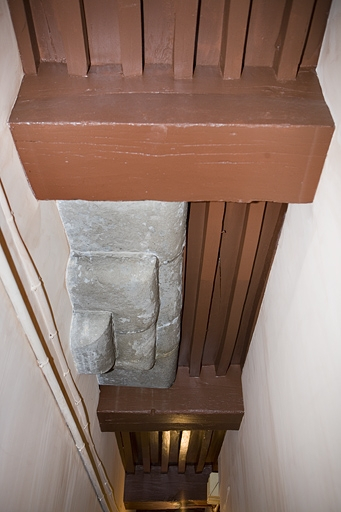 Détail de l'encorbellement en pierre de taille situé dans le premier couloir. © Yves Sancey / Région Bourgogne-Franche-Comté, Inventaire du patrimoine - 2008