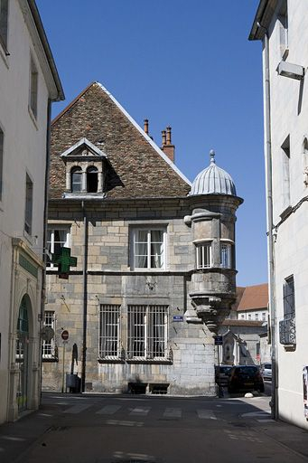 Vue d'une partie du logis principal, de face, depuis la rue d'Anvers. © Yves Sancey / Région Bourgogne-Franche-Comté, Inventaire du patrimoine - 2008
