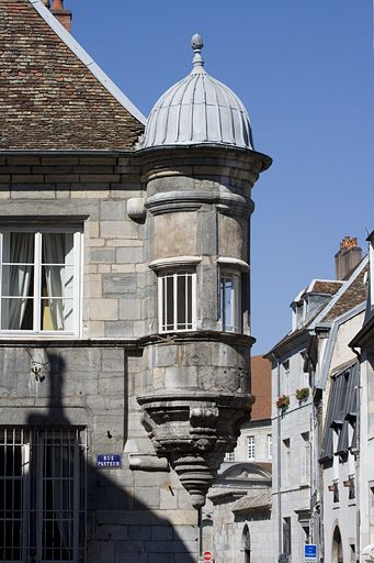 Détail de l'oriel, de face. © Yves Sancey / Région Bourgogne-Franche-Comté, Inventaire du patrimoine - 2008