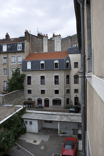 Vue d'ensemble de l'aile droite sur cour. © Yves Sancey / Région Bourgogne-Franche-Comté, Inventaire du patrimoine - 2008