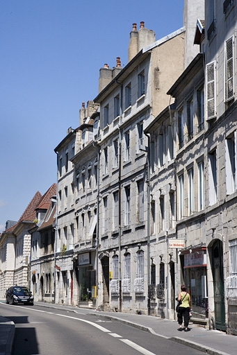 Vue d'ensemble de la maison dans l'alignement de la rue. © Yves Sancey / Région Bourgogne-Franche-Comté, Inventaire du patrimoine - 2008