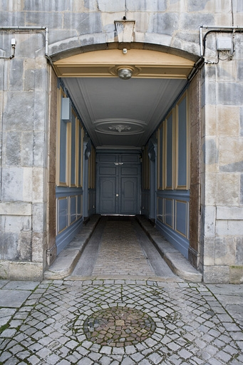 Logis principal : vue d'ensemble du passage cocher depuis la cour. © Yves Sancey / Région Bourgogne-Franche-Comté, Inventaire du patrimoine - 2008