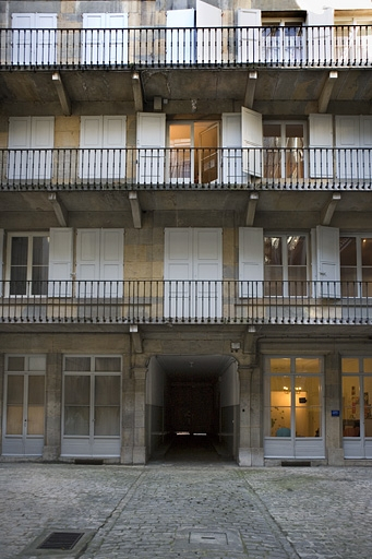 Vue de la façade postérieure du logis sur rue. © Yves Sancey / Région Bourgogne-Franche-Comté, Inventaire du patrimoine - 2008