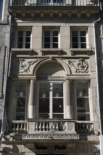 Détail de la serlienne du premier étage sur rue. © Yves Sancey / Région Bourgogne-Franche-Comté, Inventaire du patrimoine - 2008