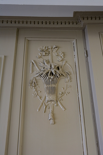 Détail d'un décor représentant l'été ornant les lambris d'une pièce du premier étage. © Yves Sancey / Région Bourgogne-Franche-Comté, Inventaire du patrimoine - 2008