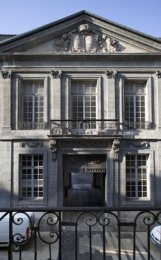 Vue d'ensemble de la partie centrale de la façade sur rue, de face. © Yves Sancey / Région Bourgogne-Franche-Comté, Inventaire du patrimoine - 2008