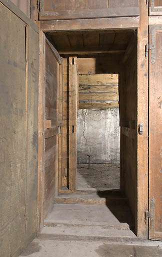 Usine, magasin industriel : placard ouvert. © Jérôme Mongreville / Région Bourgogne-Franche-Comté, Inventaire du patrimoine - 2008