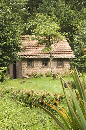 Remise : vue d'ensemble, depuis le sud. © Jérôme Mongreville / Région Bourgogne-Franche-Comté, Inventaire du patrimoine - 2008