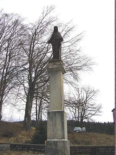 Vue de la statue de la Vierge. © Marie-Pierre Reynet / Région Bourgogne-Franche-Comté, Inventaire du patrimoine - 2008