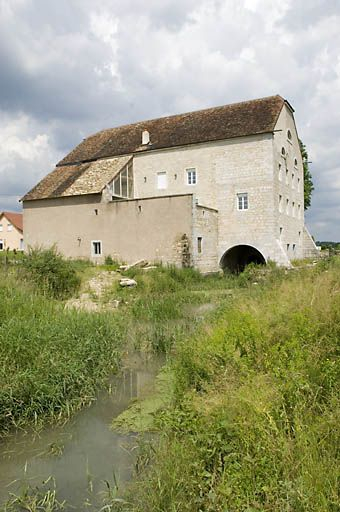 Vue d'ensemble depuis le bief d'aval. © Jérôme Mongreville / Région Bourgogne-Franche-Comté, Inventaire du patrimoine - 2008 Vue d'ensemble depuis le bief d'aval. © Jérôme Mongreville / Région Bourgogne-Franche-Comté, Inventaire du patrimoine - 2008