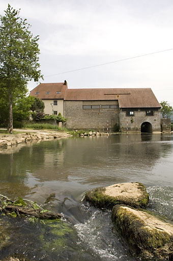 Façade ouest, depuis l'aval. © Jérôme Mongreville / Région Bourgogne-Franche-Comté, Inventaire du patrimoine - 2008