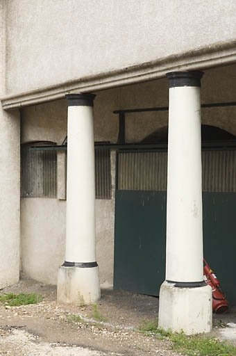 Magasin industriel et atelier de moulage. Portique d'entrée. © Jérôme Mongreville / Région Bourgogne-Franche-Comté, Inventaire du patrimoine - 2008
