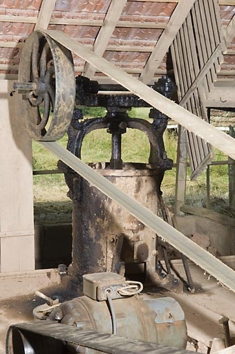 Malaxeur et moteur électrique. © Jérôme Mongreville / Région Bourgogne-Franche-Comté, Inventaire du patrimoine - 2008