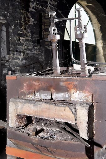 Atelier est. Détail de l'ouverture d'un four à gaz Thermidor. © Jérôme Mongreville / Région Bourgogne-Franche-Comté, Inventaire du patrimoine - 2008