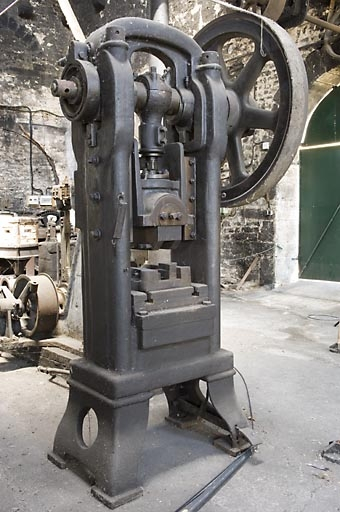 Atelier est. Presse à arcade Perla (Besançon). © Jérôme Mongreville / Région Bourgogne-Franche-Comté, Inventaire du patrimoine - 2008