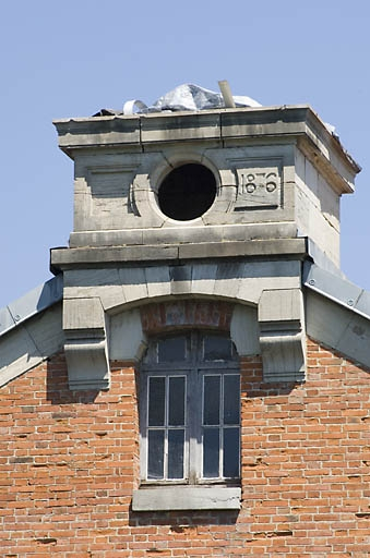 Couronnement de façade sud du bâtiment d'eau. © Jérôme Mongreville / Région Bourgogne-Franche-Comté, Inventaire du patrimoine - 2008