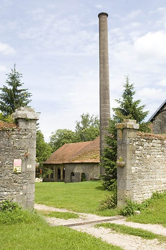 Entrée de l'usine. © Jérôme Mongreville / Région Bourgogne-Franche-Comté, Inventaire du patrimoine - 2008 Entrée de l'usine. © Jérôme Mongreville / Région Bourgogne-Franche-Comté, Inventaire du patrimoine - 2008