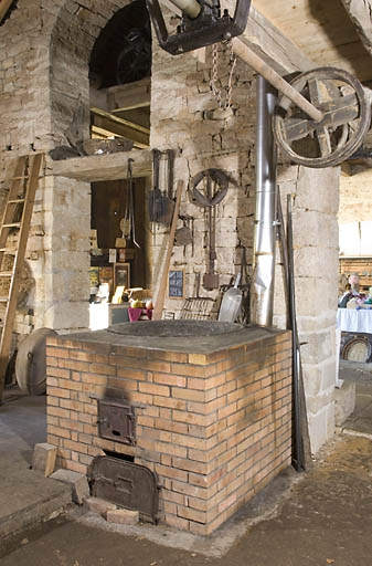 Chaudière (cuisson des matières oléagineuses). © Jérôme Mongreville / Région Bourgogne-Franche-Comté, Inventaire du patrimoine - 2008