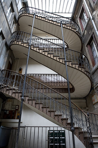 Vue d'ensemble de l'escalier à cage ouverte, de face. © Yves Sancey / Région Bourgogne-Franche-Comté, Inventaire du patrimoine - 2009