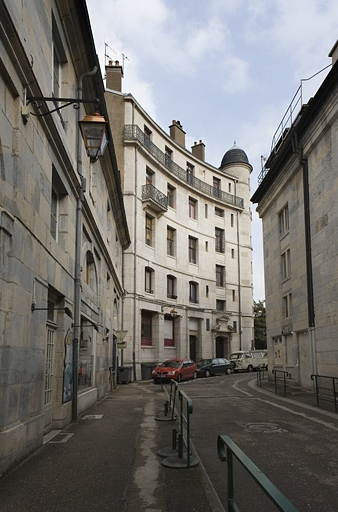 Vue d'ensemble depuis l'entrée de la rue Lacoré. © Yves Sancey / Région Bourgogne-Franche-Comté, Inventaire du patrimoine - 2009