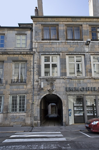 Détail du portail d'entrée. © Yves Sancey / Région Bourgogne-Franche-Comté, Inventaire du patrimoine - 2009