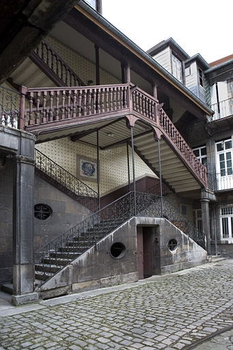 Vue d'ensemble de l'escalier à cage ouverte, de trois quarts gauche. © Yves Sancey / Région Bourgogne-Franche-Comté, Inventaire du patrimoine - 2009