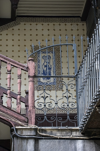 Escalier à cage ouverte : détail d'une partie en ferronnerie. © Yves Sancey / Région Bourgogne-Franche-Comté, Inventaire du patrimoine - 2009